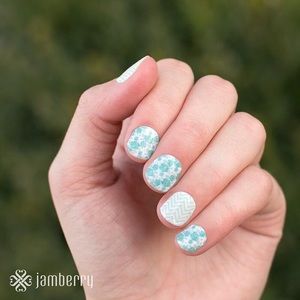 "Mint to be" Jamberry Nail Wraps Junior Size