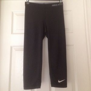 Nike Pro Crop Pants