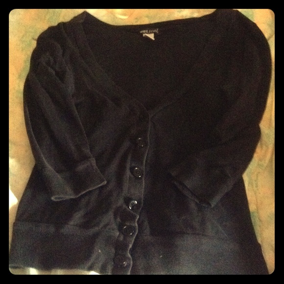 Classic soft black 3/4 sleeved cardigan
