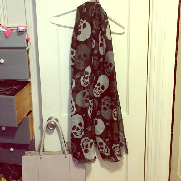 skull printed scarf