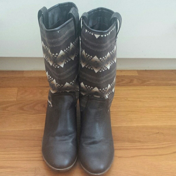 Unionbay Tribal Boots (NEW.NEVER WORN.)