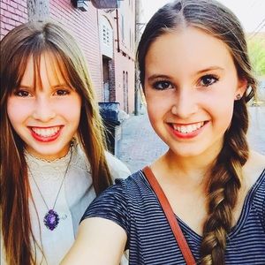 Meet your Posher, Linzie