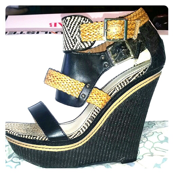 Striking neutral cuff ankle wedge