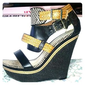 Striking neutral cuff ankle wedge