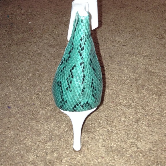 Heels - Picture 2 of 4