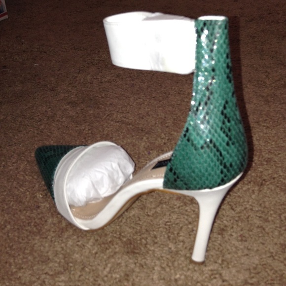 Heels - Picture 3 of 4