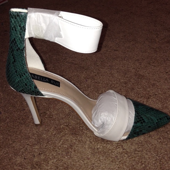 Heels - Picture 4 of 4