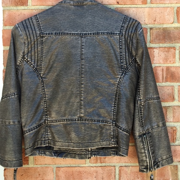 Buckle Jacket - Picture 2 of 4