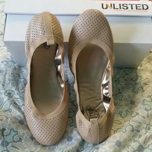 Sophisticated yet sweet ballet flats