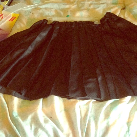 Princess Vera Wang faux patent black leather skirt