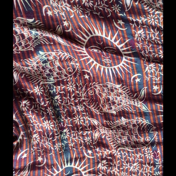 ❌SOLD IN BUNDLE❌🍃Large Scarf🍃 - Picture 2 of 2