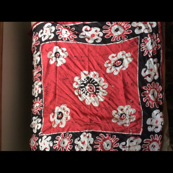 ❌SOLD IN BUNDLE❌🌹Flowered Silk Scarf🌹 - Picture 2 of 2