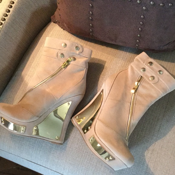 Liliana Shoes - OH SO CUTE LILLIANA BOOTS - TAN SUEDE!