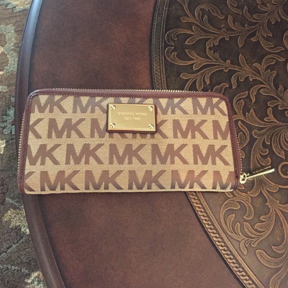 Michael Kors Jet Set Travel Continental Wallet