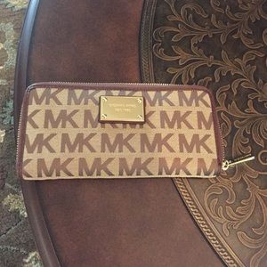 Michael Kors Jet Set Travel Continental Wallet