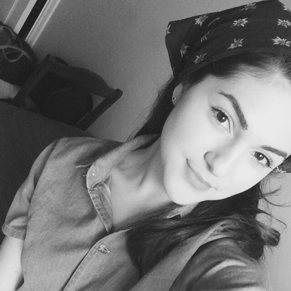 Meet your Posher, Emily - Picture 1 of 1