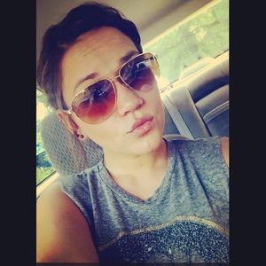 Meet your Posher, Nicole