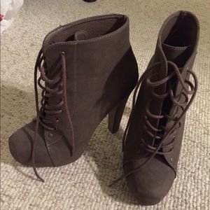 Heel boots