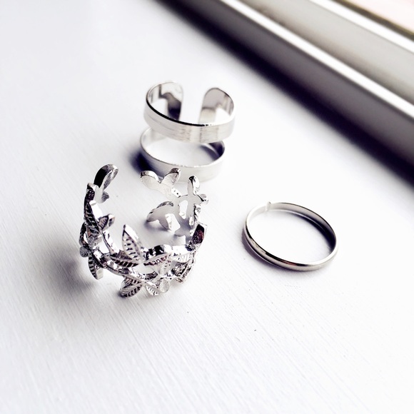 Silver ring set