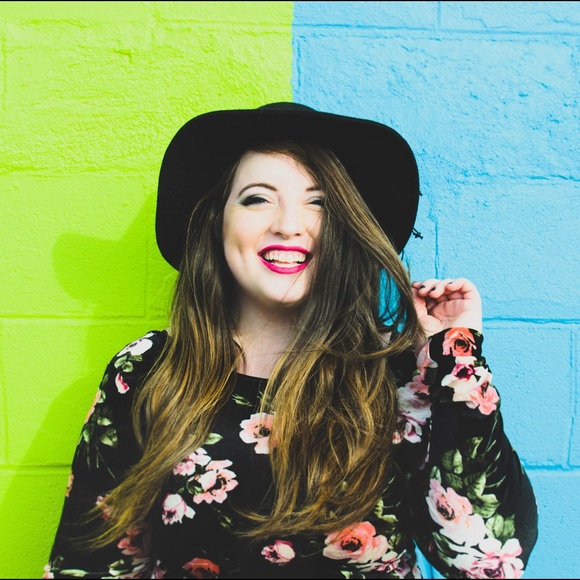 Meet your Posher, Beth - Picture 3 of 4