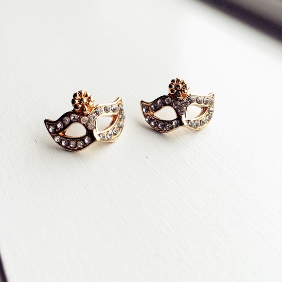 Golden shining mask earring