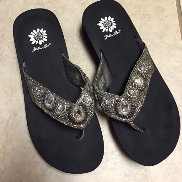 Beautiful wedge dressy flip flops