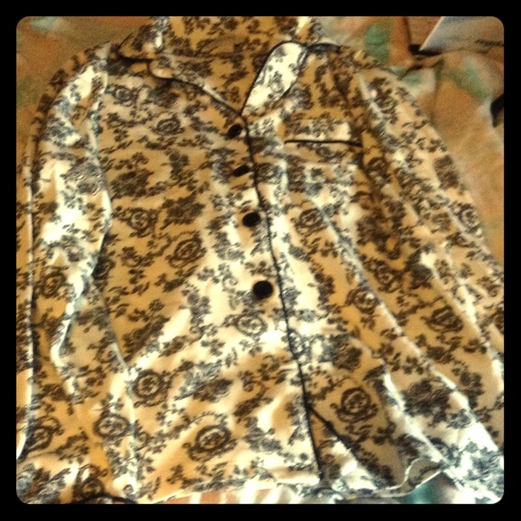 Comfy black & white paisley print pj shirt