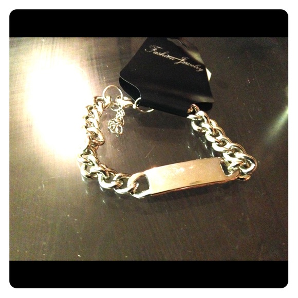 A beautiful silver fashion bracelet