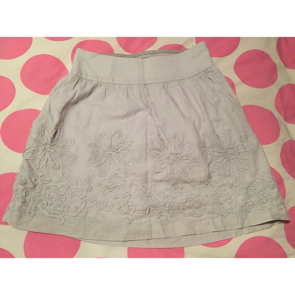 Grey high waisted flower ruffle skirt XS