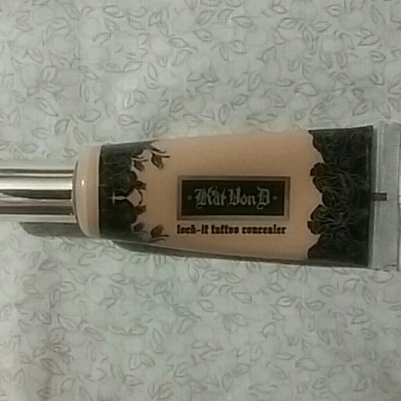 Kat Von D Lock It Tatto concealer