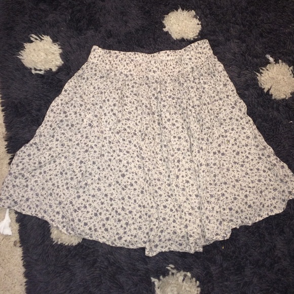 Brandy Melville Grey And Beige Floral Skirt