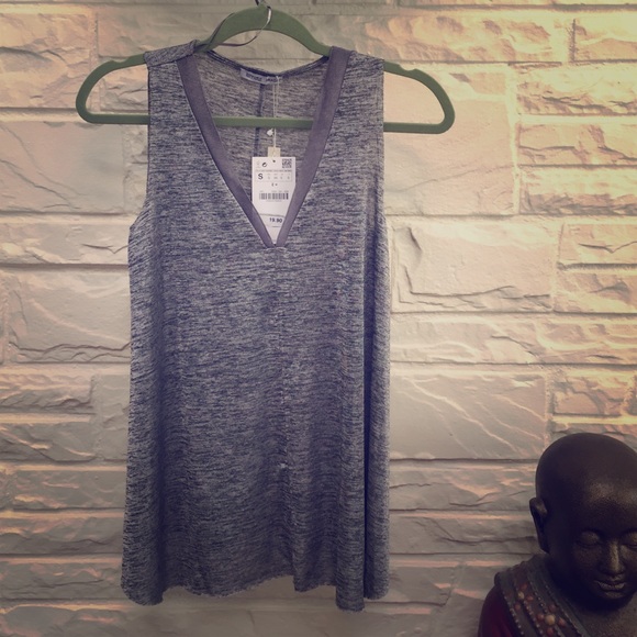 Zara grey v-neck shirt