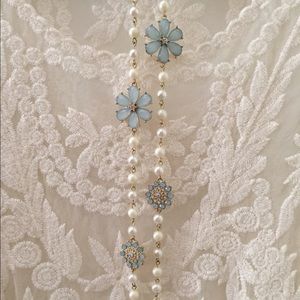 Pearls and flowers necklace