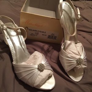 White dyeable wedding or fancy gown shoes💃🏼👠👗