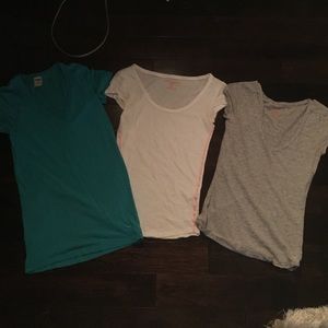 Grey, white & blue short sleeve tee shirt.