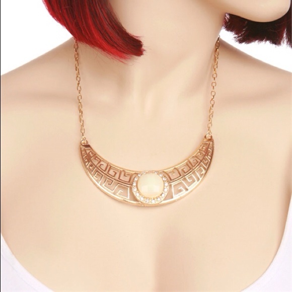 Gold fashion necklace