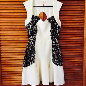 Sweet❤️cut dress with black lace