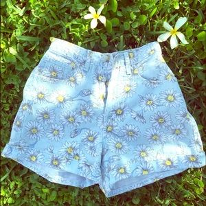 Amazing daisy shorts
