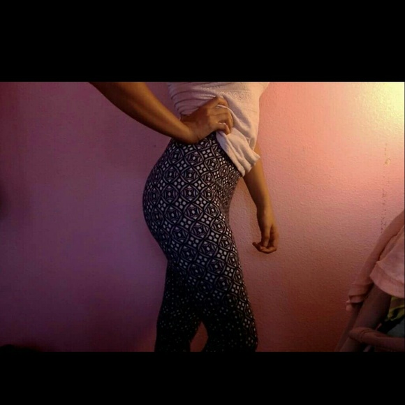 LEGGINGS BUNDLE - Picture 2 of 3