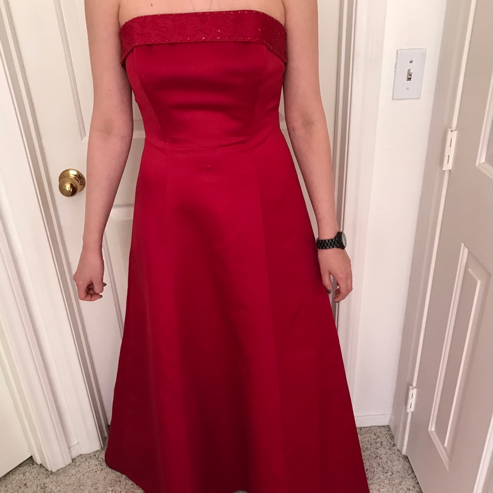 🔥👠STUNNING RED SATIN DRESS WITH SHAWL‼️🔥👠👗