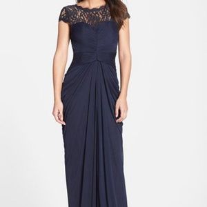 Adrianna Papell navy blue gown size 16 (prom) ✨