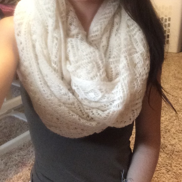 White loose knit Infiniti scarf