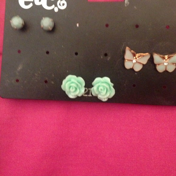 Jewelry - Picture 3 of 4