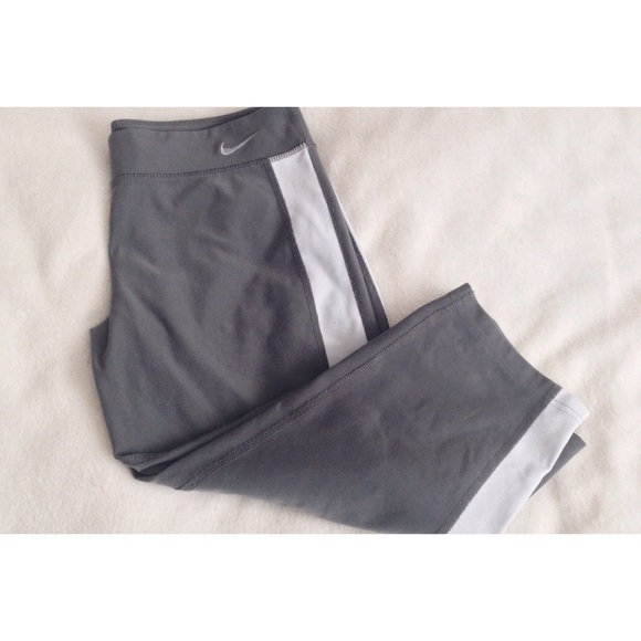 Grey/white Nike crop leggings