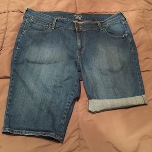 Old navy Capri shorts