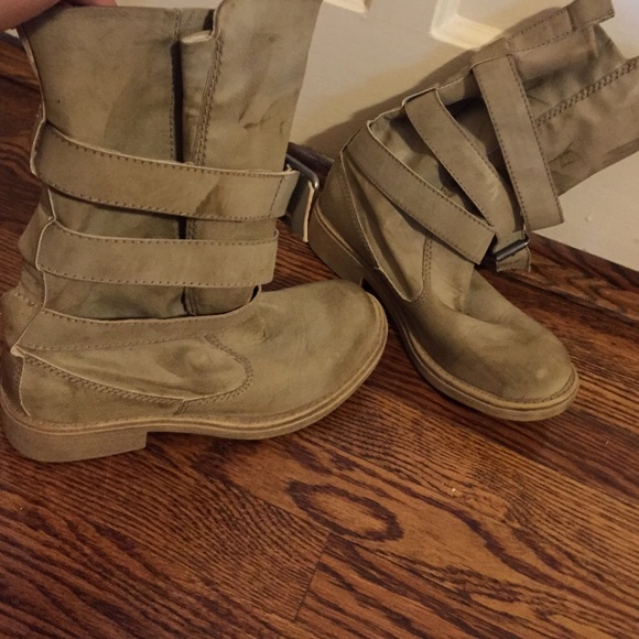 Beige boots
