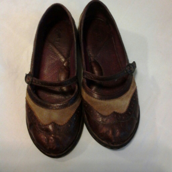 Leather & suede wing tip flats