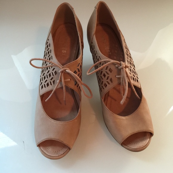Nine West Tan Cutout Lattice Lace Up Peep Toe