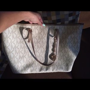 (💥PRICE REDUCED💥) Michael Kors cream bag👜