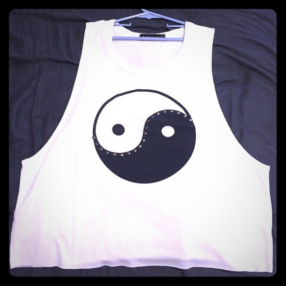 Slouchy crop yin/yang tank